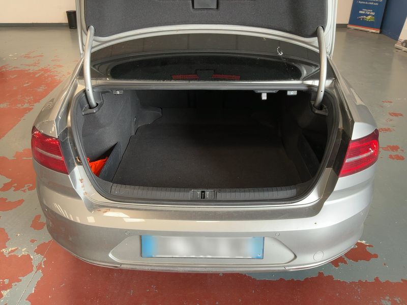 Volkswagen Passat 2.0 TDI Carat Exclusive BlueMotion Tech — zdjęcie 10