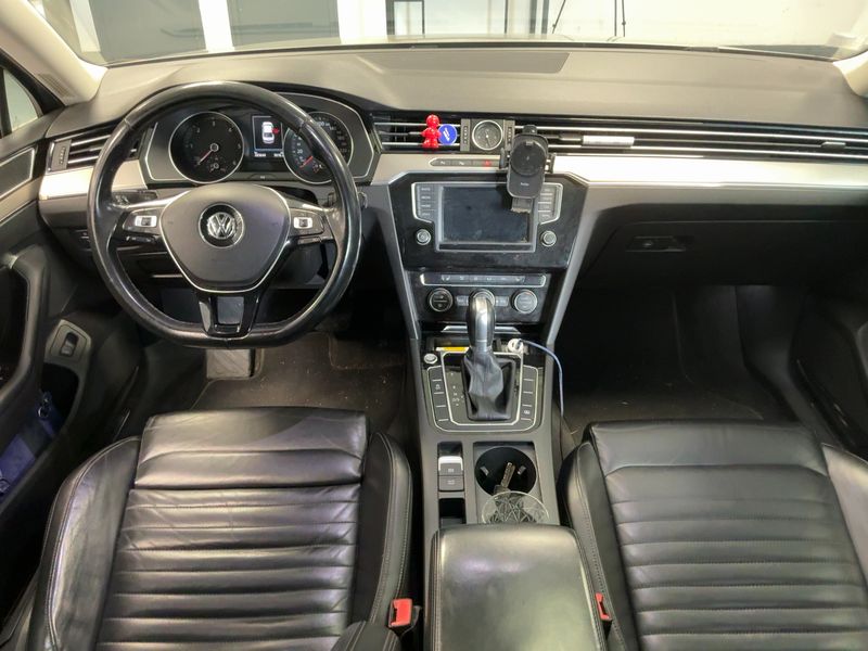Volkswagen Passat 2.0 TDI Carat Exclusive BlueMotion Tech — zdjęcie 12