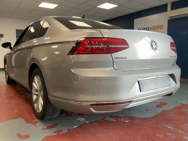 Volkswagen Passat 2.0 TDI Carat Exclusive BlueMotion Tech — zdjęcie 3