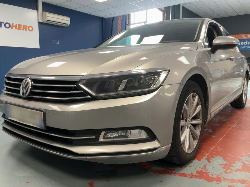 Volkswagen Passat 2.0 TDI Carat Exclusive BlueMotion Tech — zdjęcie 2