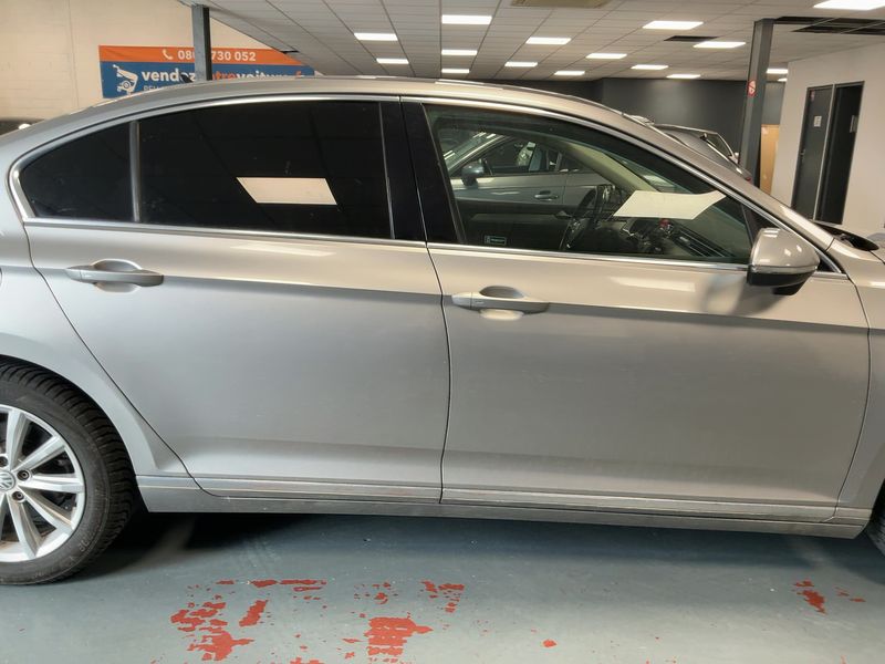 Volkswagen Passat 2.0 TDI Carat Exclusive BlueMotion Tech — zdjęcie 7