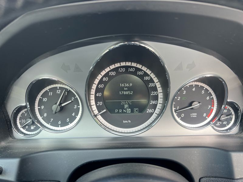 Mercedes-Benz E-Klasse E 250 CGI BlueEfficiency Avantgarde — zdjęcie 12