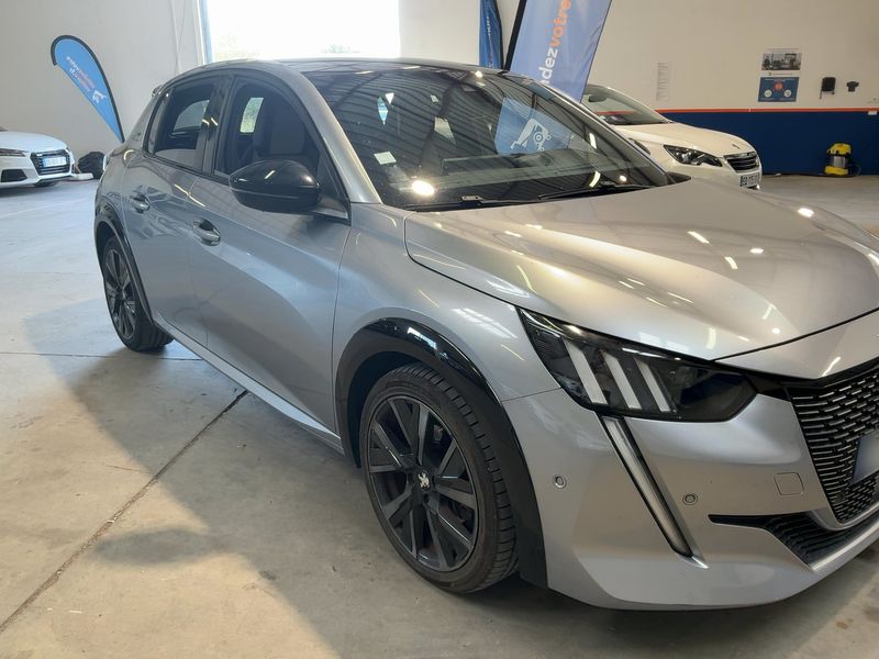 Peugeot 208 1.2 PureTech GT Pack — zdjęcie 8