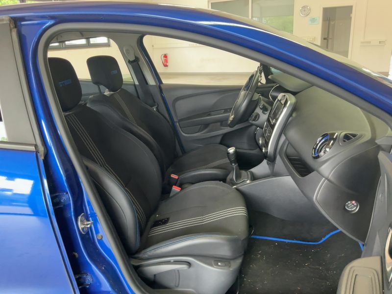 Renault Clio 1.5 dCi Energy Intens — zdjęcie 11