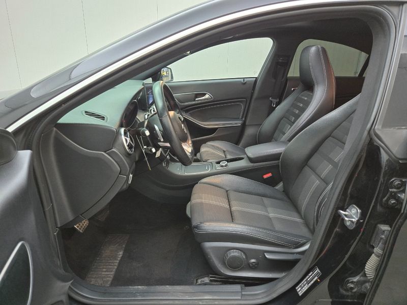 Mercedes-Benz CLA-Klasse CLA 180 AMG Line — zdjęcie 6