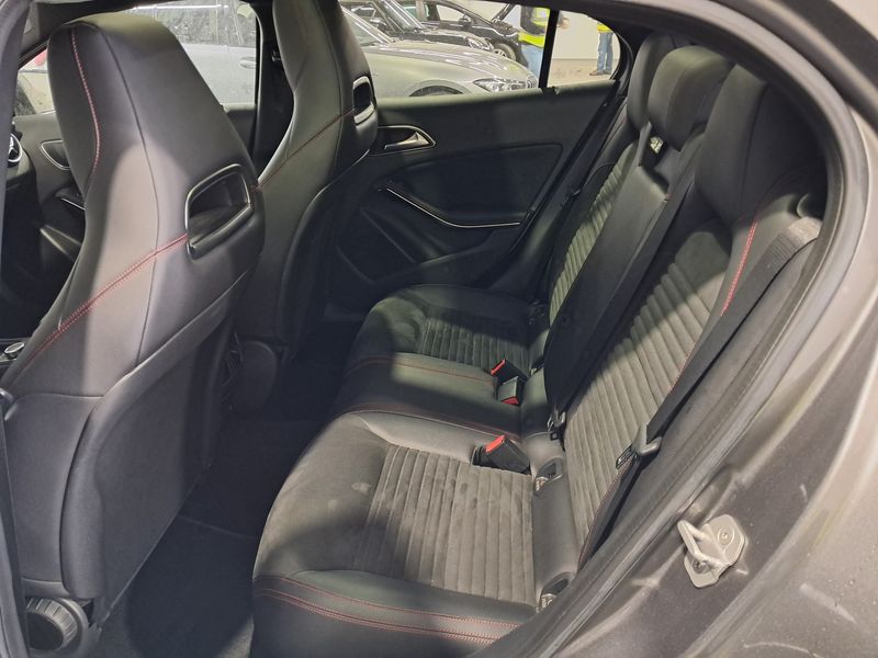 Mercedes-Benz GLA-Klasse GLA 220 d 4Matic Fascination — zdjęcie 14