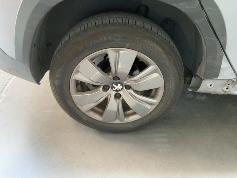 Peugeot 2008 1.2 PureTech Allure 2017 – снимка 9
