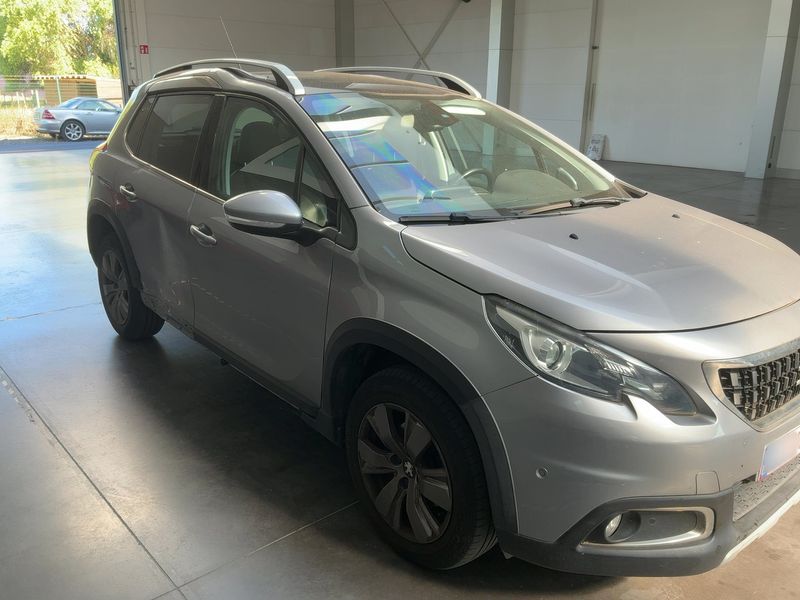 Peugeot 2008 1.2 PureTech Allure 2017 – снимка 12