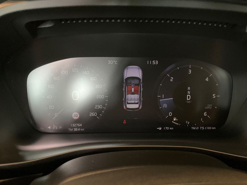 Volvo XC40 2.0 D3 R-Design AWD — zdjęcie 13