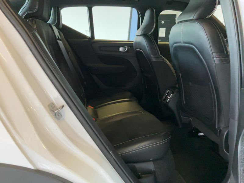 Volvo XC40 2.0 D3 R-Design AWD — zdjęcie 14