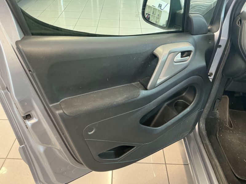 Citroen Berlingo 1.6 Blue-HDi Shine 2017 – снимка 21