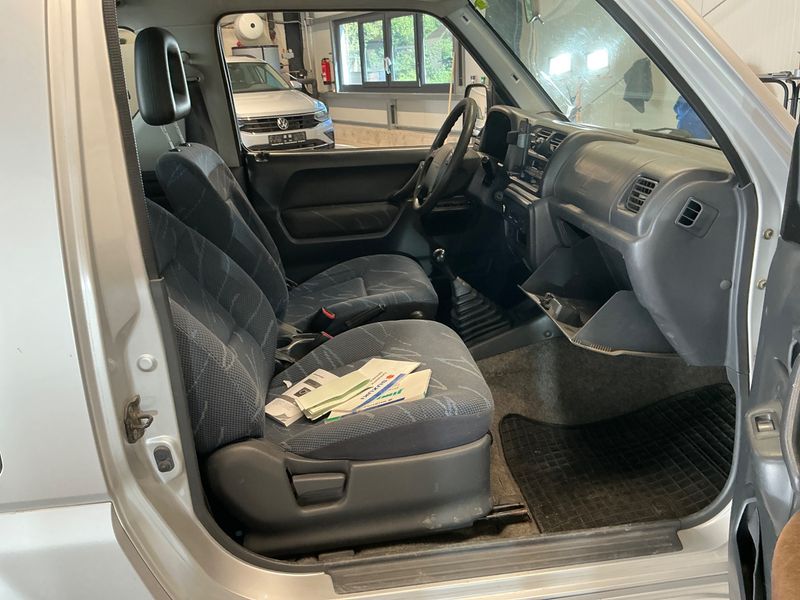 Suzuki Jimny 1.3 Special Edition — zdjęcie 3
