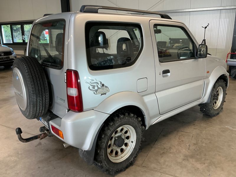 Suzuki Jimny 1.3 Special Edition — zdjęcie 2