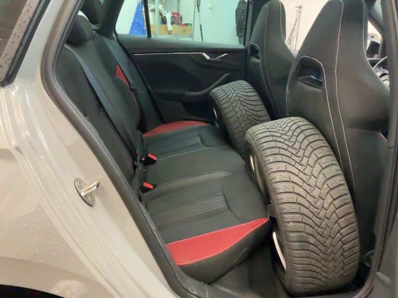 Skoda Kamiq 1.5 TSI ACT Monte Carlo — zdjęcie 14