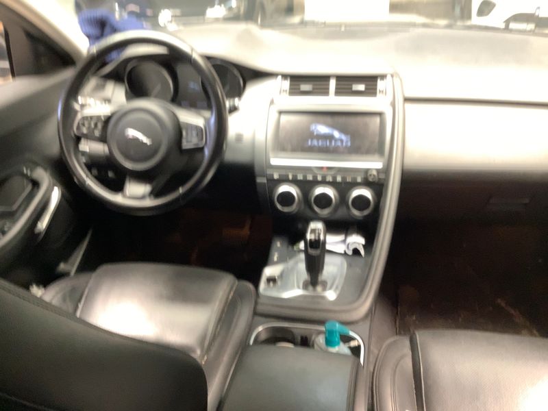 Jaguar E-Pace D150 AWD — zdjęcie 12