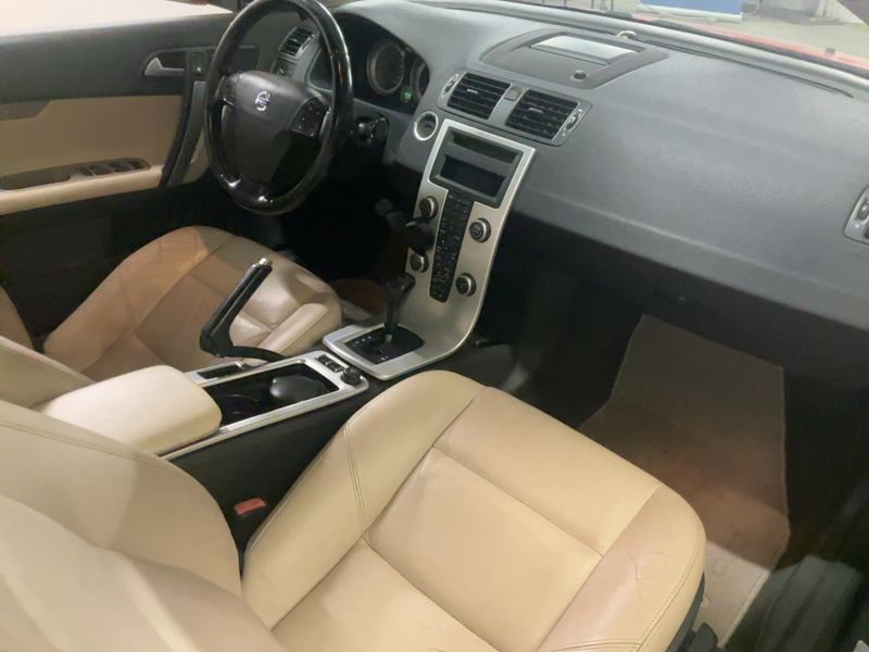 Volvo C70 2.0 D4 Summum — zdjęcie 12