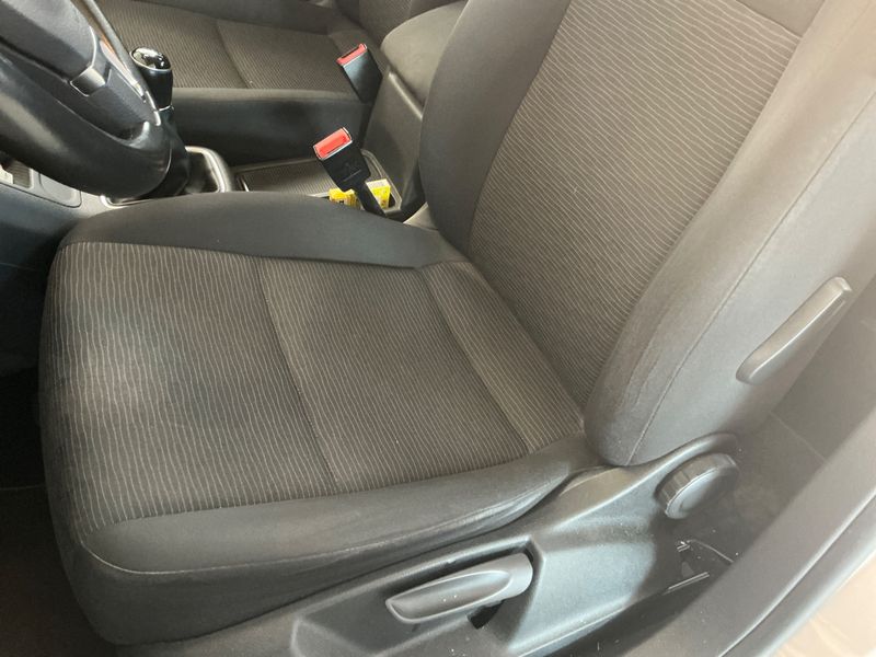 Volkswagen Tiguan 2.0 TDI T1 BlueMotion Tech 2015 – снимка 28