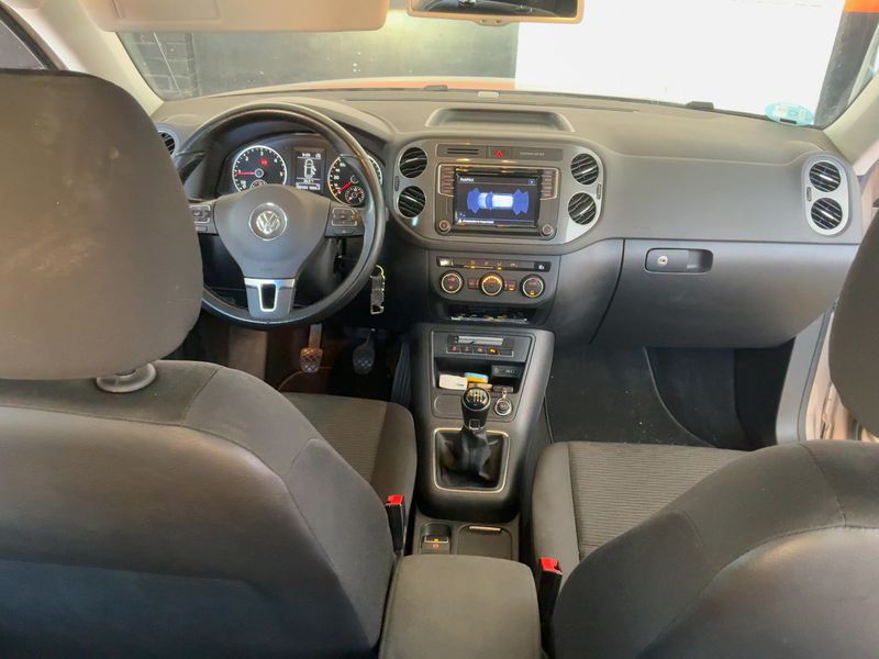 Volkswagen Tiguan 2.0 TDI T1 BlueMotion Tech 2015 – снимка 17