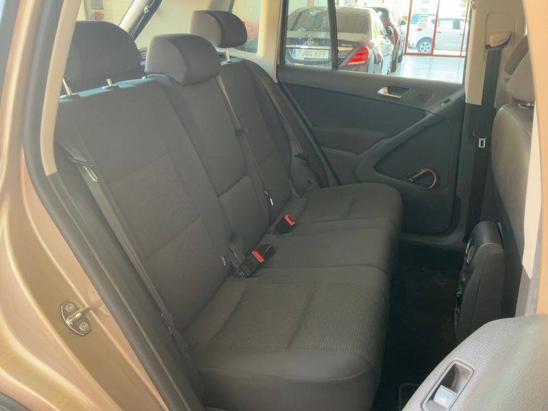 Volkswagen Tiguan 2.0 TDI T1 BlueMotion Tech 2015 – снимка 19