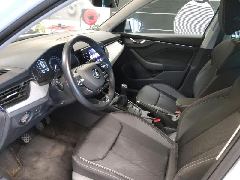 Skoda Kamiq 1.0 TSI Tour — zdjęcie 9