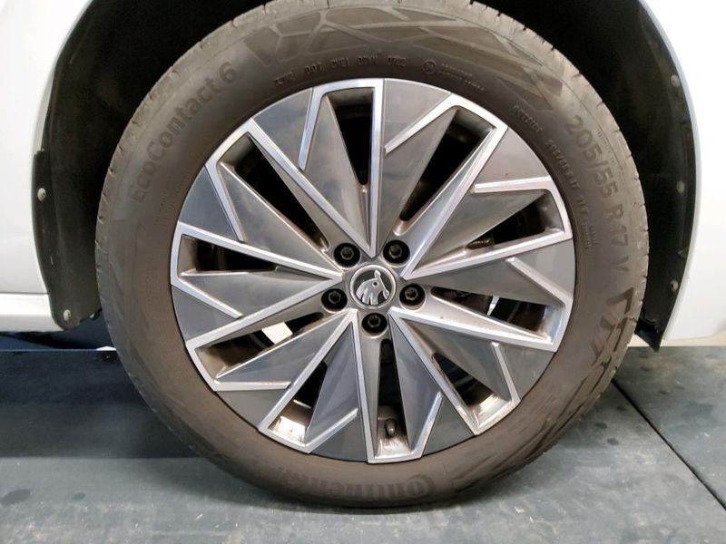Skoda Kamiq 1.0 TSI Tour — zdjęcie 25