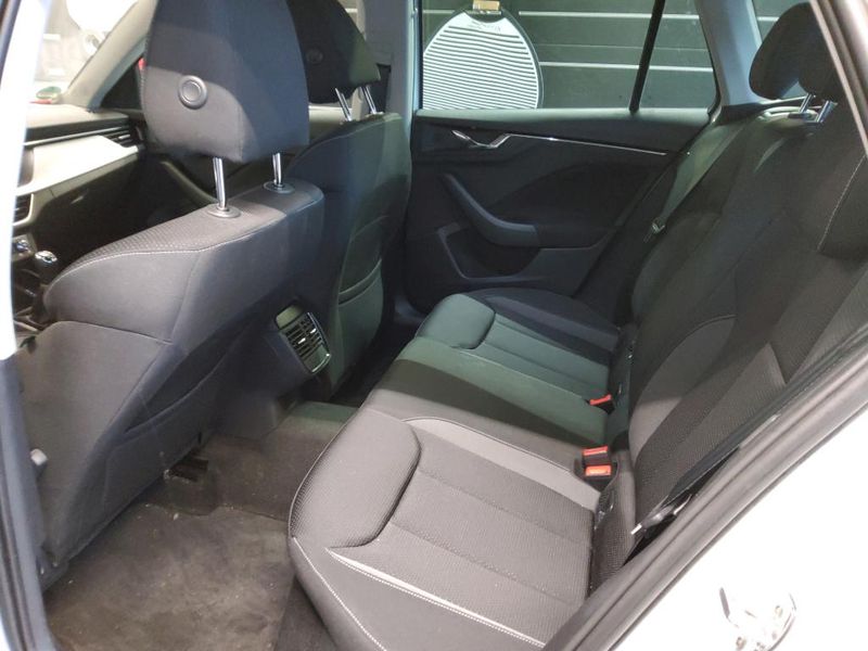 Skoda Kamiq 1.0 TSI Tour — zdjęcie 12