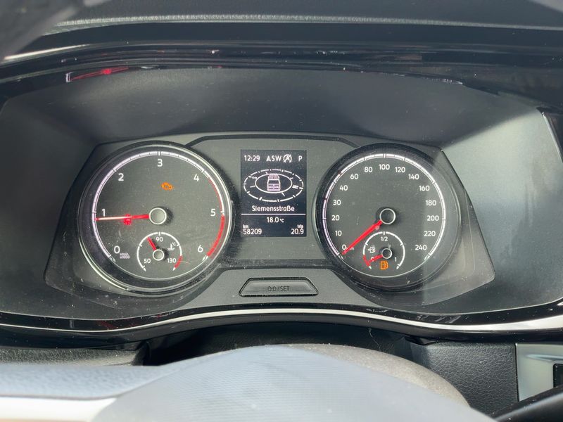 Volkswagen T6 Multivan 2.0 TDI Trendline FWD — zdjęcie 13