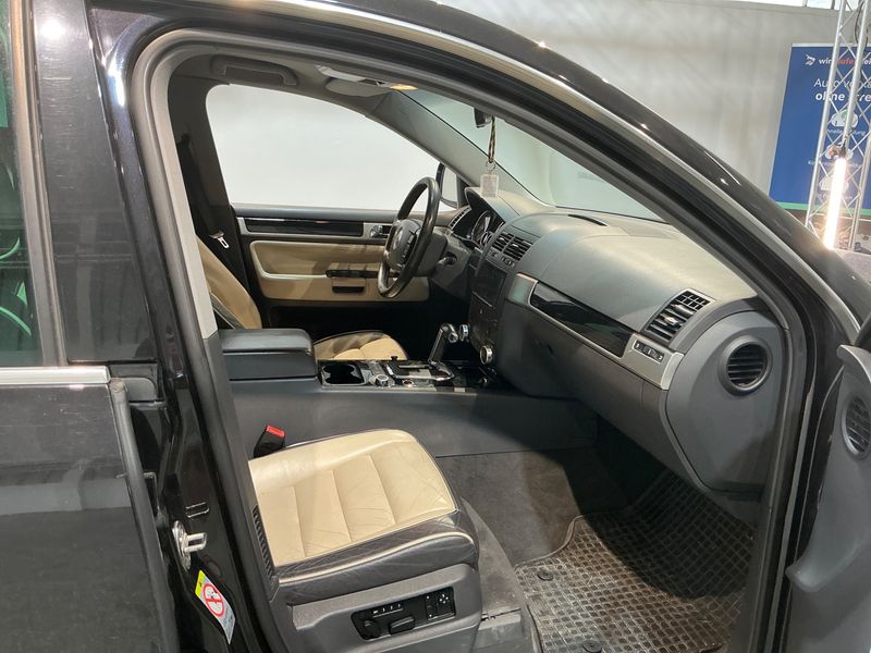 Volkswagen Touareg 3.0 V6 TDI Exclusive Edition — zdjęcie 3
