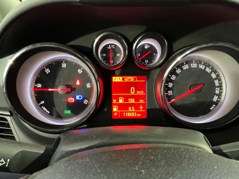Opel Zafira Tourer 2.0 CDTI Excellence — zdjęcie 13