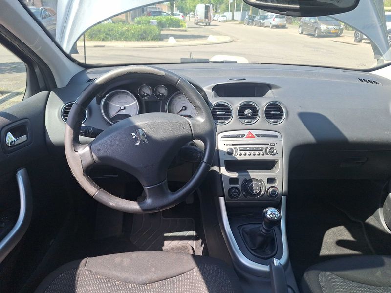 Peugeot 308 1.6 THP Sport Plus — zdjęcie 11