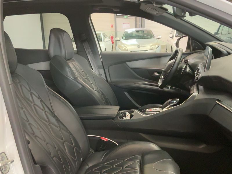 Peugeot 3008 1.6 Hybrid 4 300 GT — zdjęcie 11