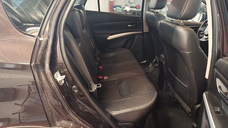 Suzuki SX4 S-Cross 1.6 DDiS Style 4WD — zdjęcie 14