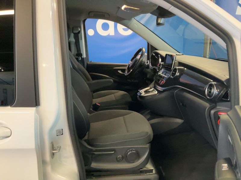 Mercedes-Benz V-Klasse V 220 d kompakt BlueTEC Edition — zdjęcie 11