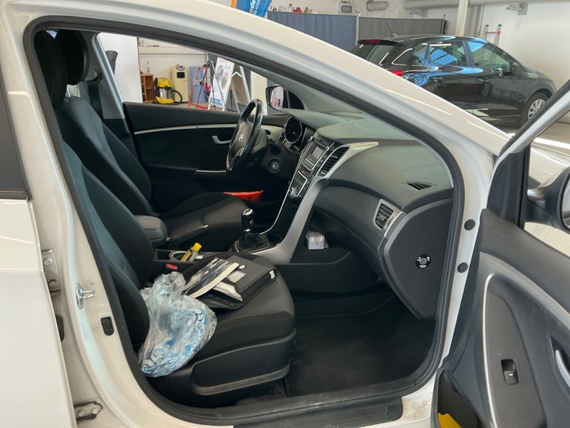 Hyundai i30 1.6 CRDi Style — zdjęcie 3