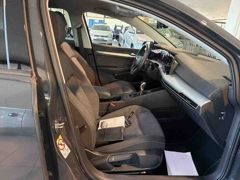 Volkswagen Golf VIII 1.0 TSI Move — zdjęcie 9