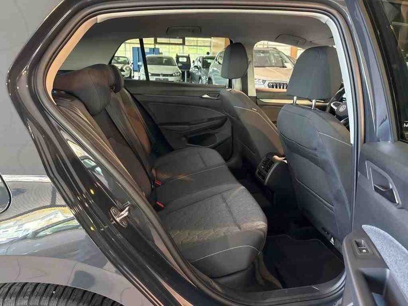 Volkswagen Golf VIII 1.0 TSI Move — zdjęcie 12