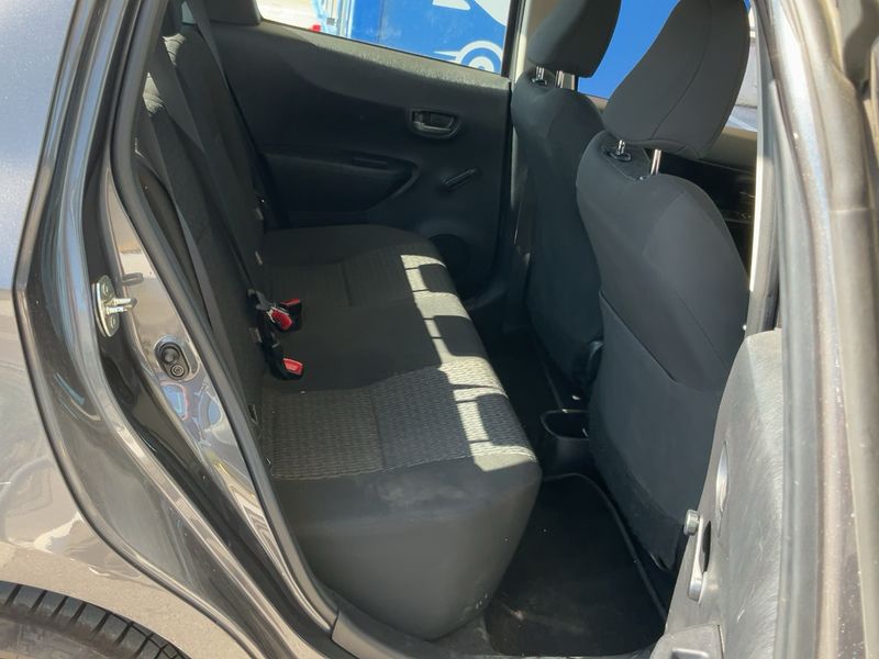 Toyota Yaris 1.0 VVT-i Active — zdjęcie 14