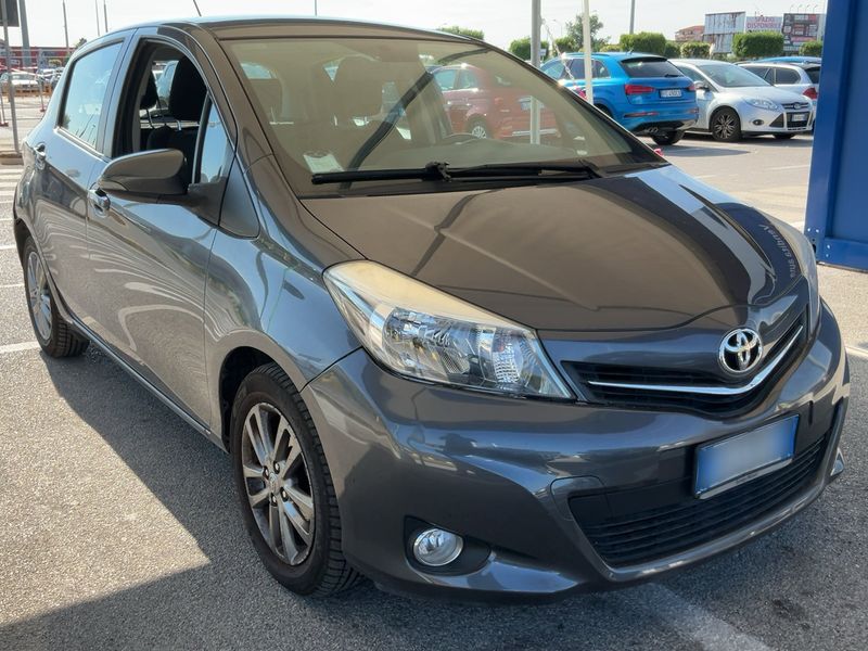 Toyota Yaris 1.0 VVT-i Active — zdjęcie 8