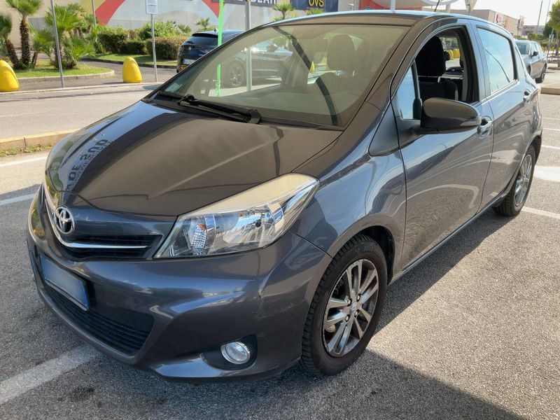 Toyota Yaris 1.0 VVT-i Active — zdjęcie 2