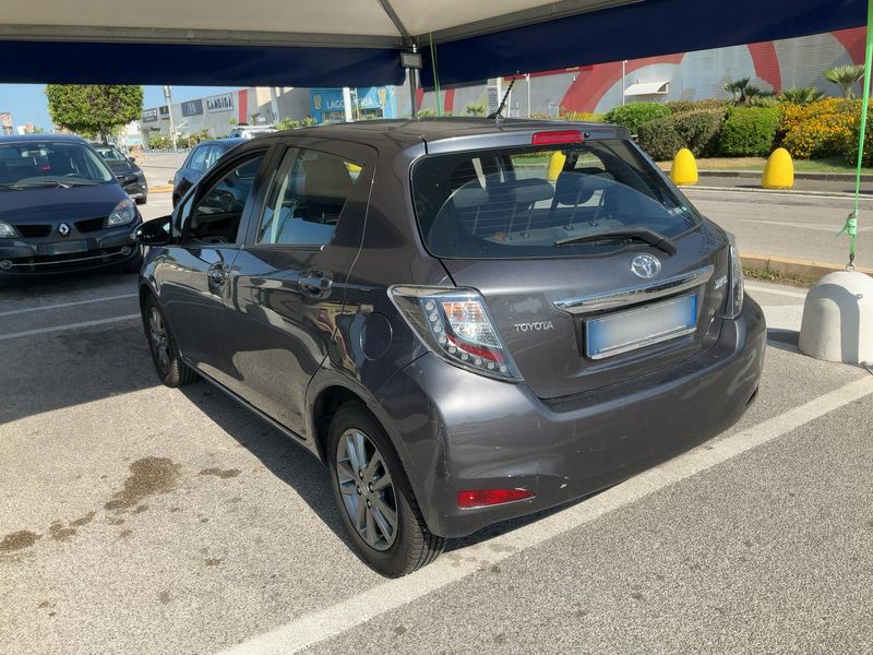 Toyota Yaris 1.0 VVT-i Active — zdjęcie 3