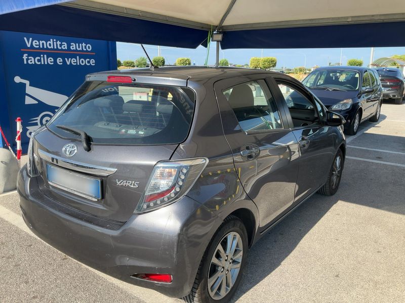 Toyota Yaris 1.0 VVT-i Active — zdjęcie 6