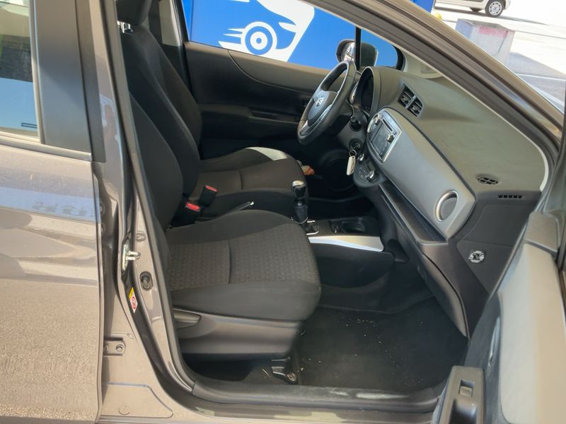 Toyota Yaris 1.0 VVT-i Active — zdjęcie 11