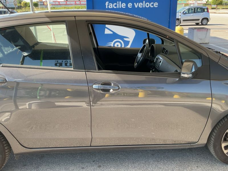 Toyota Yaris 1.0 VVT-i Active — zdjęcie 7