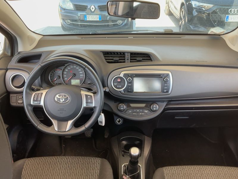 Toyota Yaris 1.0 VVT-i Active — zdjęcie 12
