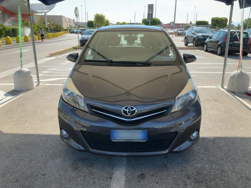 Toyota Yaris 1.0 VVT-i Active — zdjęcie 9