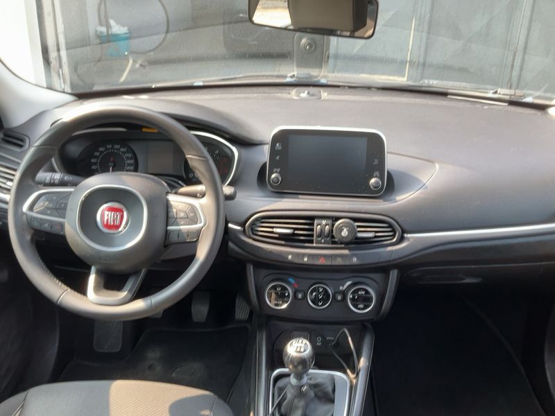 Fiat Tipo 1.6 JTDM Lounge — zdjęcie 12