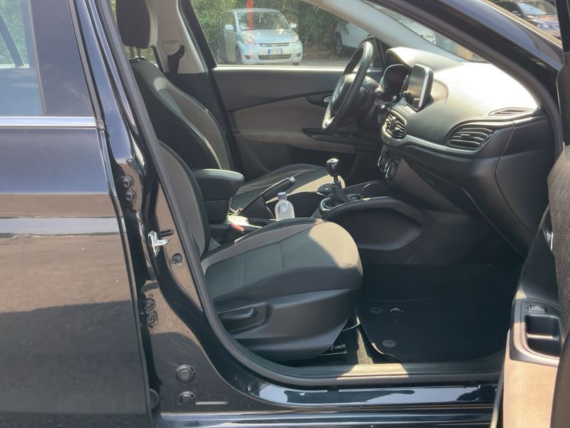 Fiat Tipo 1.6 JTDM Lounge — zdjęcie 11