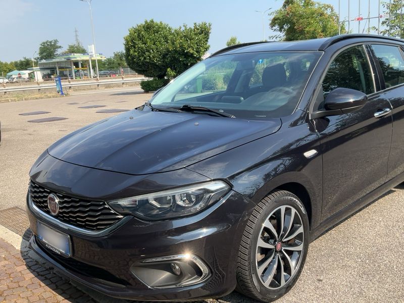 Fiat Tipo 1.6 JTDM Lounge — zdjęcie 2