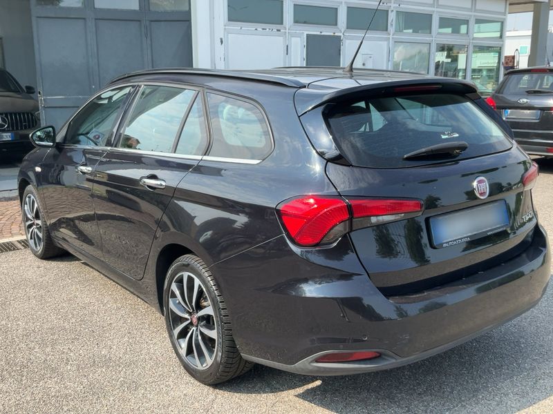 Fiat Tipo 1.6 JTDM Lounge — zdjęcie 3