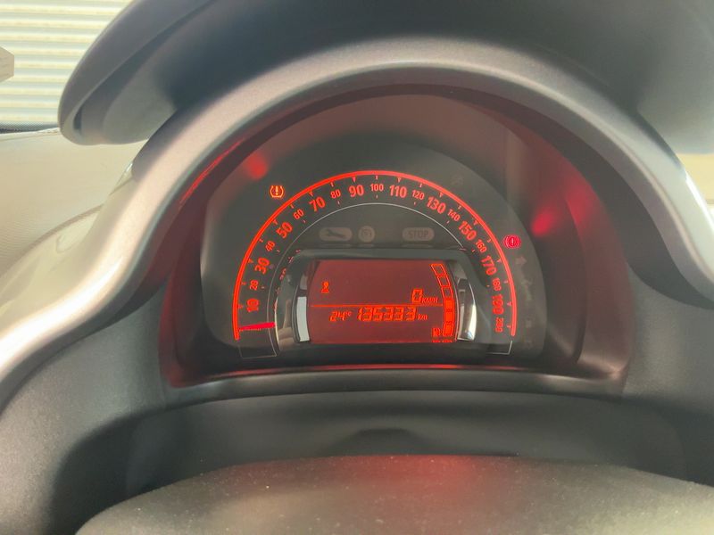 Renault Twingo 1.0 SCe Zen — zdjęcie 13